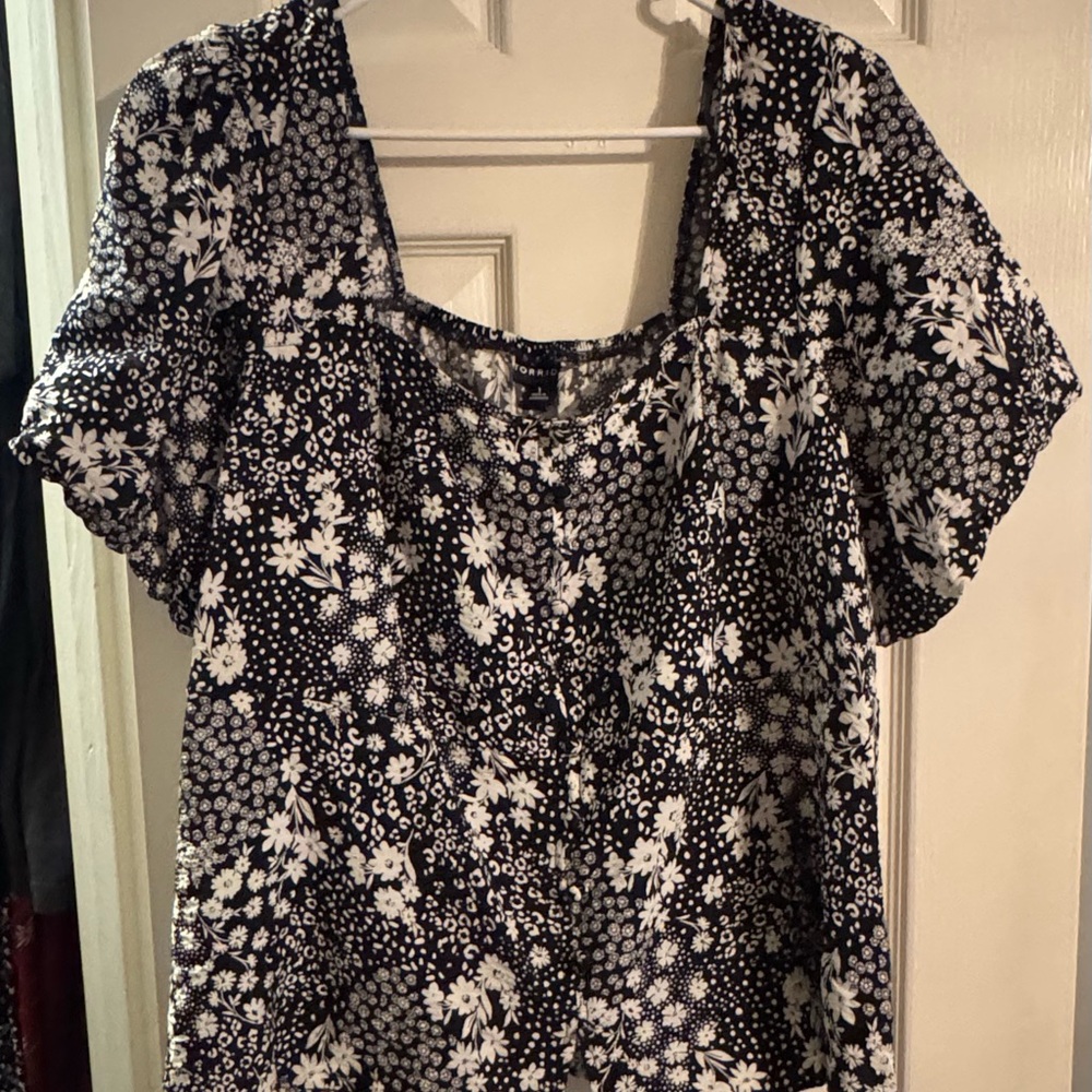 Torrid Black White Floral Flower Peplum Short Sleeve Shirt Plus Size 1